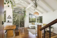 The Oasis Apartments and Treetop Houses فنادق في Suffolk Park