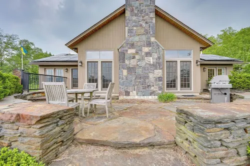 Luxury Vacation Rental in the Berkshires! - parking