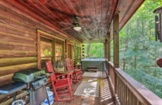 'Bigfoot's Hideout' in Blue Ridge w/ Hot Tub!