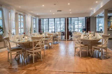 Badehotellet Отели в г. Svelvik