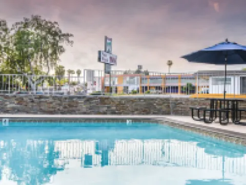 Sea Rock Inn - Long Beach Hotels in Long Beach
