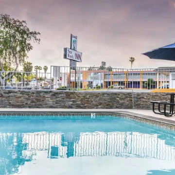 Sea Rock Inn - Long Beach