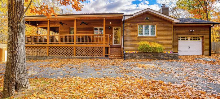 Private Hot Tub on 10 Acres: Cozy Catskill Getaway Hotéis em Catskill