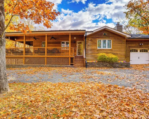 Private Hot Tub on 10 Acres: Cozy Catskill Getaway Hotels in Catskill