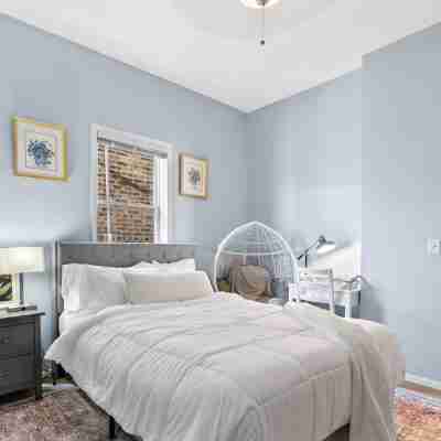 Spacious apartment in awesome Chicago with WiFi, AC- 4 Bedrooms Rooms
