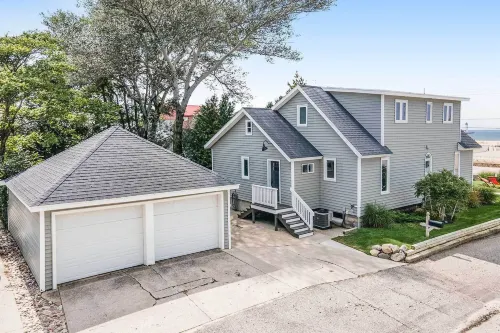 Chic Manistee Cottage Steps to Lake Michigan! - 3-Star