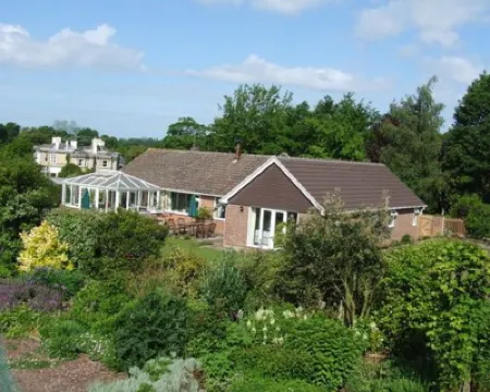 Courtlands Nurseries B&B Hotels near Llama Park