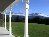 Murrells Grand View House Hotels in Manapouri