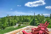 Charming Stone Cottage and Rustic Barn - Serene Mountain Escape Отели в г. Мак-Дауэлл