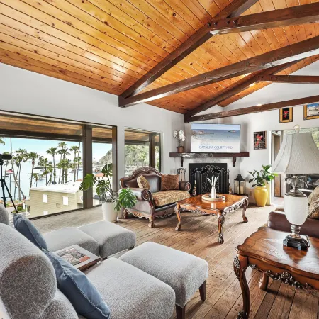 Catalina Courtyard Suites
