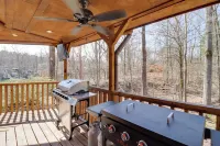 Family-Friendly Riverfront Manor on the Little Red