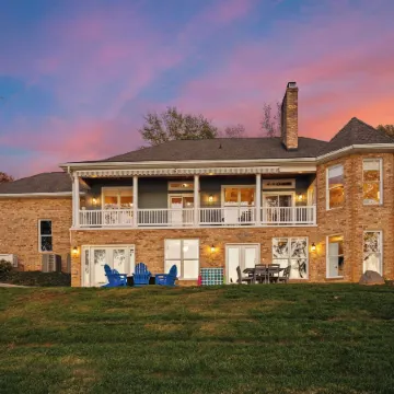 Sunset Pointe by Avantstay Waterfront, Beach, Fire Pit Sleeps 14 5bdr 4BA