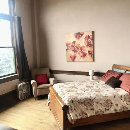 4 BD 2 BA Penthouse Historic Uptown Butte W/ Views