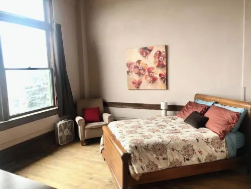 4 BD 2 BA Penthouse Historic Uptown Butte W/ Views