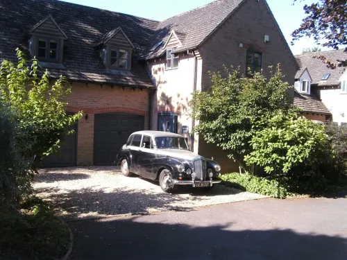 Luxury Apartment Close to Shops, Coast and Beautiful Beaches. Far Reaching Views