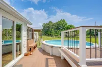 Sleep with Sloths and Lemurs! Modern Webster Home - parking