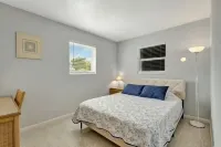 2 Bedroom Apt, Enjoy Baseball WiFi Close to the Beach & Rapids Hotel a Riviera Beach