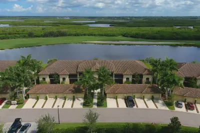 2-Bed/2Bath/1Den First Floor Townhouse in a lovely gated golf course community. Hotels near Converse Factory Store