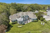 Expansive oceanfront 4+bdr home in KPT, pet friendly, breathtaking sunrise view! Hotel di 