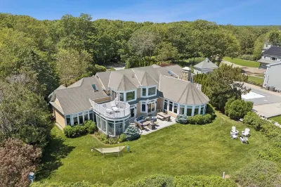 Expansive oceanfront 4+bdr home in KPT, pet friendly, breathtaking sunrise view! Hotels in 