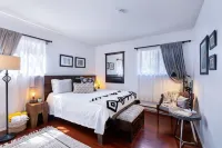 Cozy House with a Lovely Treehouse. 7-Person Hot Tub. Pet Friendly. Hiking. Lake