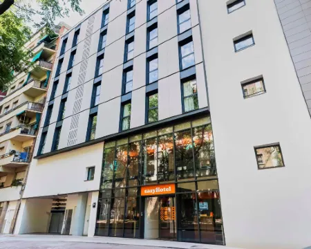 อีซี่โฮเทล บาร์เซโลนา ลา ซาเกร่า โรงแรมในบาร์เซโลนา