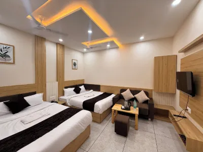 Hotel Kusum Kunj Отели рядом с достопримечательностью «Legendary»