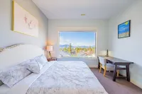 Legal Lakeview 2-bed 2-bath Entire Suite - Bungalows