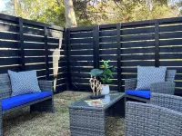 3 Bedroom Sleeps 8 - Close to Downtown Fun, Medical Center & Shopping,