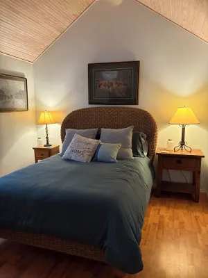 Grand Fish Inn on Wolf Creek with dock access - perfect getaway spot!