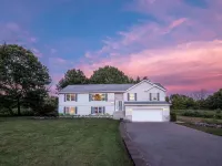 Lake Mi Getaway w/hot tub - Relax on 2 acres-plenty of space to unwind Hotels in Lake Charter Township