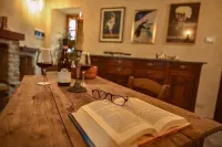 Hibiscus of Gautier, suggestive small house with private garden in a medieval village