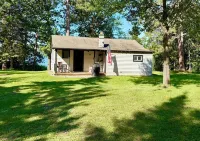 Sunset Haven in tranquil Remer with AC, WiFi. Enjoy a peaceful getaway!