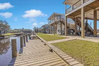 Waterfront Escape in Bay Stl with Dock,Pickleball, Ping Pong, Basketball & More!