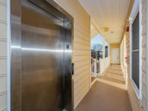 Perfect Family Getaway in the Heart of Town – Close to the Beach! 海島城酒店