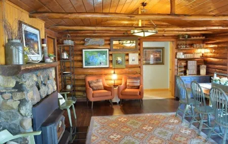 Rustic Log Cabin/Modern Addition - Pontoon, Bunk House, Hot Tub - Woman Chain