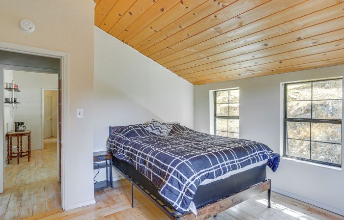 Updated Cabin in Lewiston Historical District!