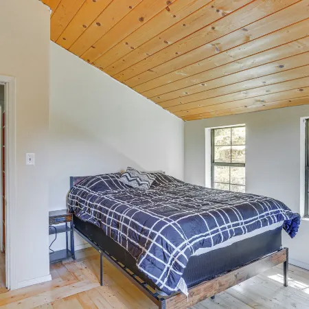 Updated Cabin in Lewiston Historical District!