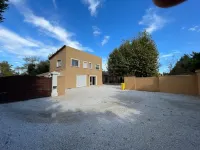 Large detached villa in Avignon for 12 people