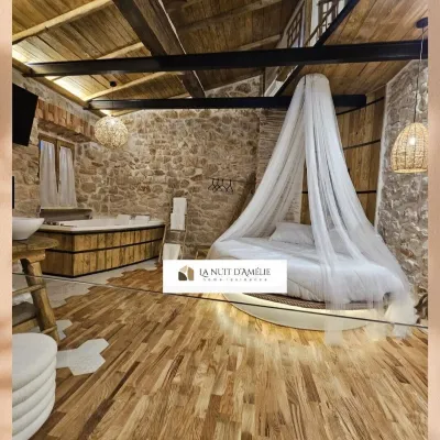 La Nuit d'Amélie.... a cozy retreat with hot tub..... Hotels near Porta Nova