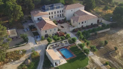 Très Grand Loft Sous Les Toits - Château La Vidalle Hotels in Vendres