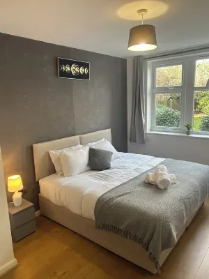 2 Bedroom Spacious Apartment | Free parking | Central Watford