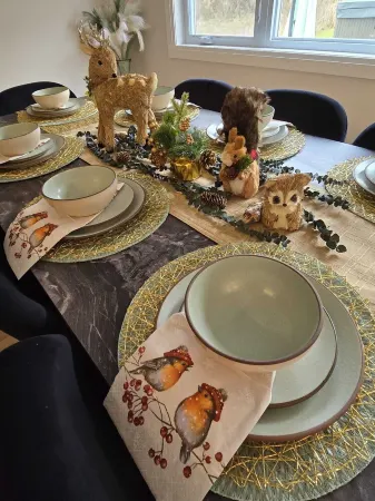 Relax house a few minutes from Port Stanley beach, with hot tub and game room Отели в г. Порт Станли