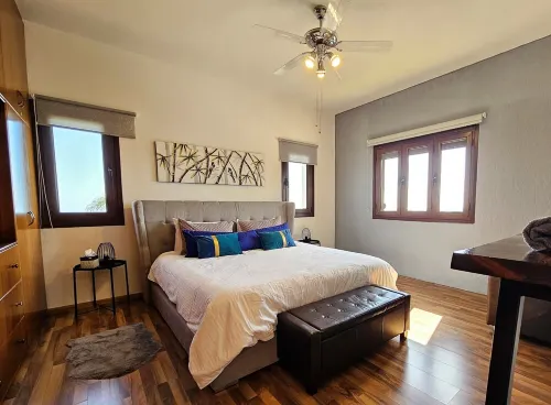 5BR Lux Villa - Sleeps 13 - Saltwater Pool - Outdoor Bar - Fireplace - Lefkara