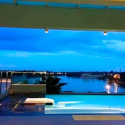 The Beverly Hills Hotel Hotels near Bung Ta Lua Park