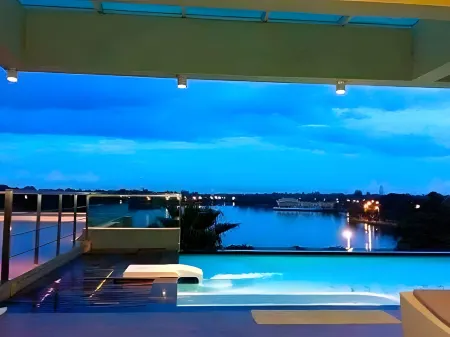 The Beverly Hills Hotel Отели в г. Накхонратчасима