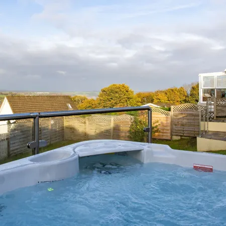 Golwg Y Môr - Sea View Cottage with Hot Tub