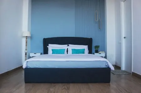 The Blue Door - Luxurious home with a Sunset View Отели в г. Солан