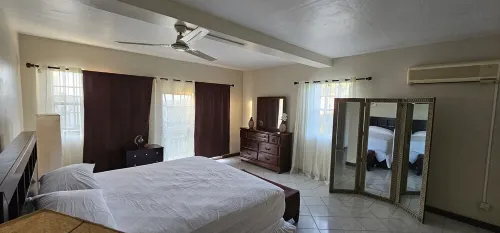 Luxurious 4-bedroom house with AC, WiFi in marvelous Portsmouth