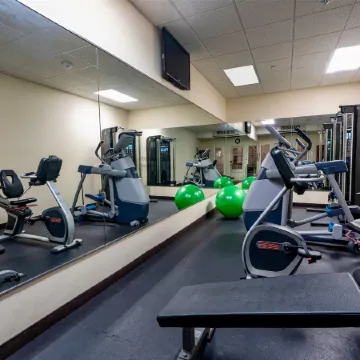 Wyndham Garden Baronne Plaza New Orleans Отели рядом с достопримечательностью «Тулейнский университет»